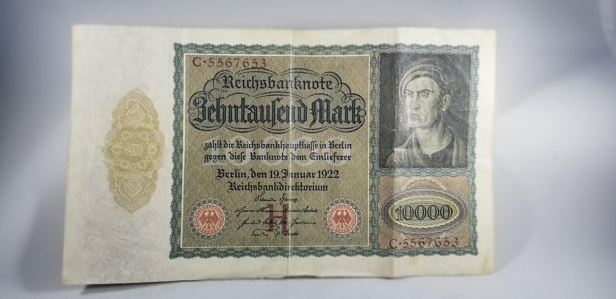 Lot 2211: German 10000 Mark 1922